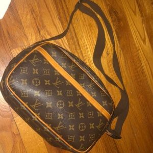 Louis Vuitton Reporter Gm (Authentic)(No receipts)